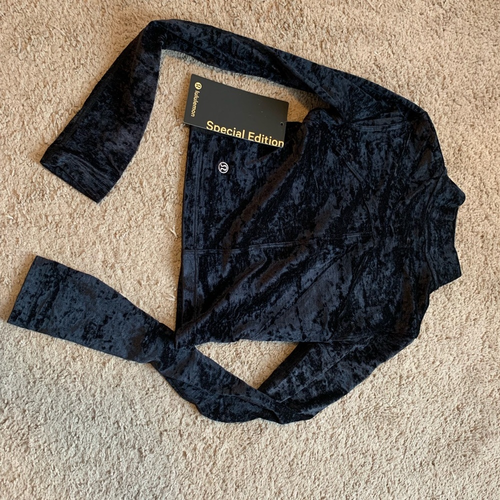NWT LULULEMON Crushed Velvet top